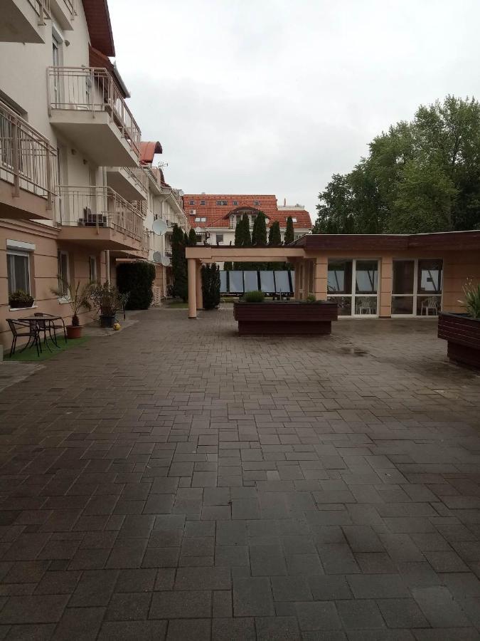 Oázis Wellness Apartman Hajdúszoboszló Exterior foto
