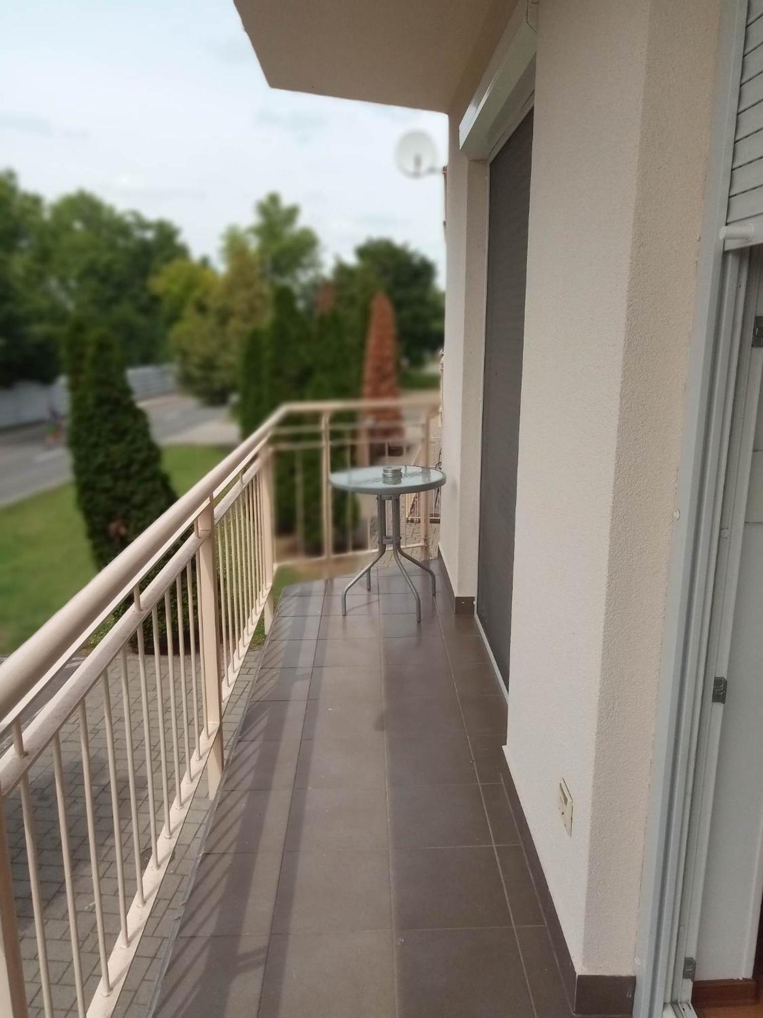 Oázis Wellness Apartman Hajdúszoboszló Habitación foto