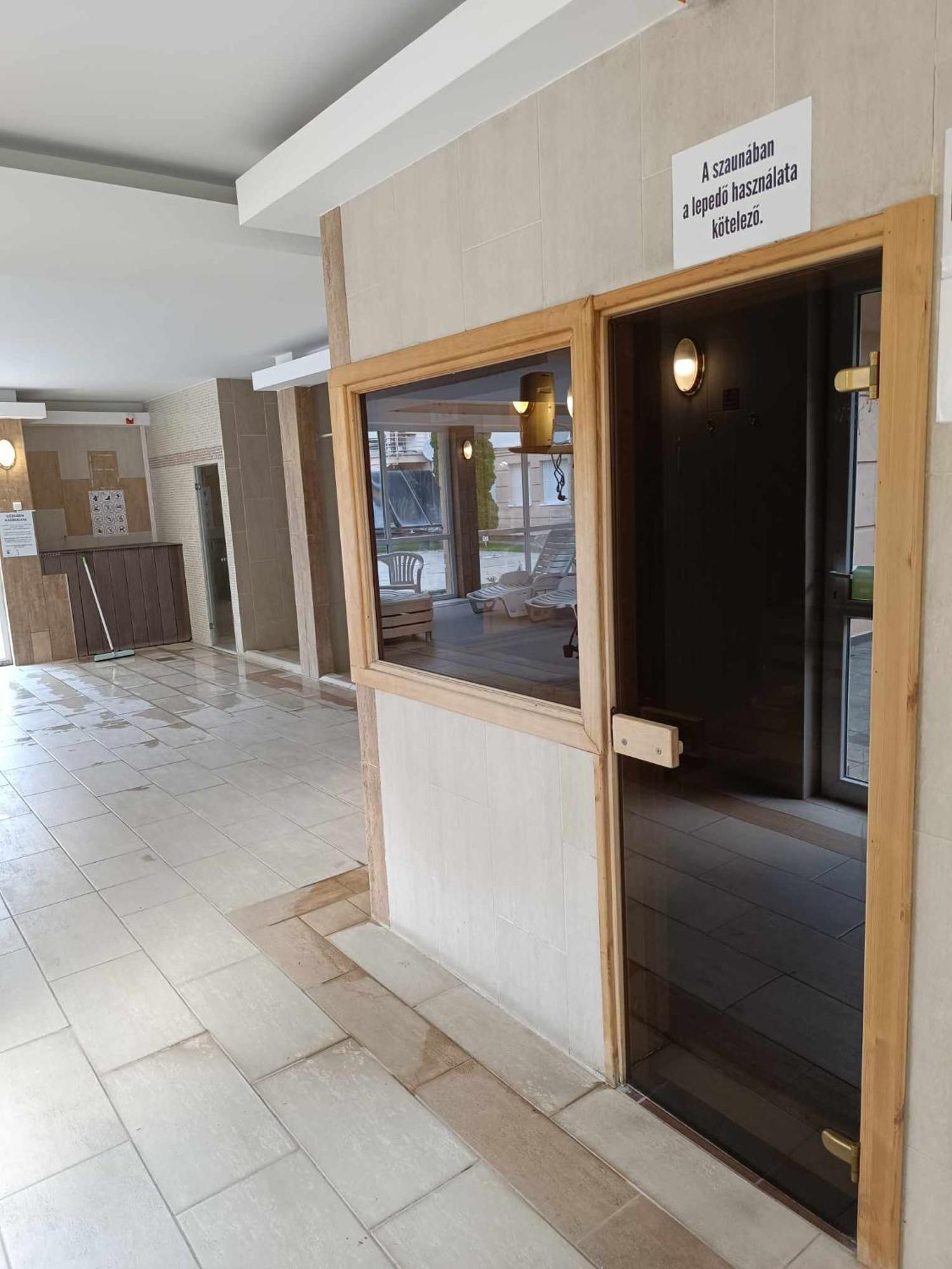 Oázis Wellness Apartman Hajdúszoboszló Exterior foto