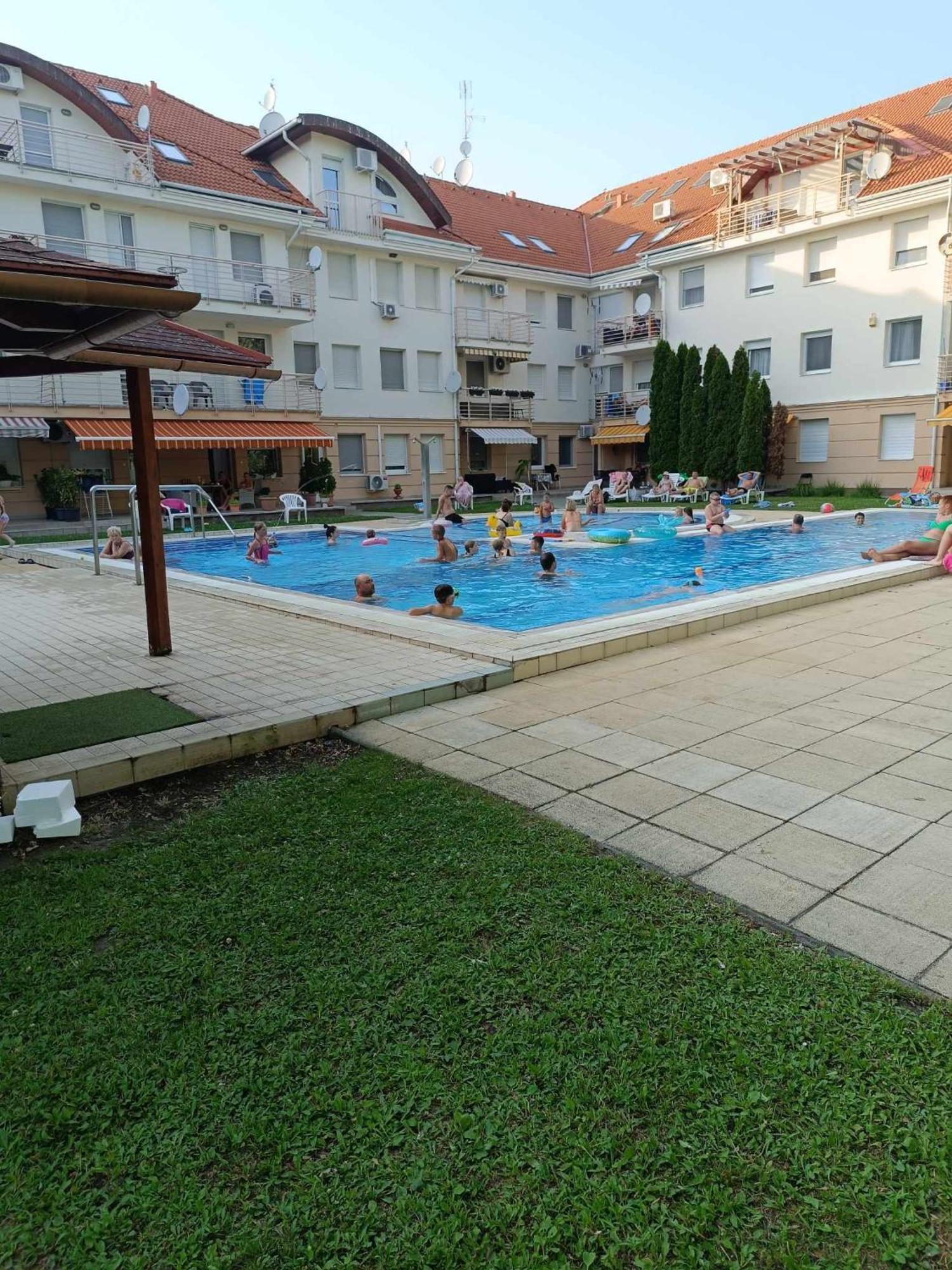 Oázis Wellness Apartman Hajdúszoboszló Exterior foto
