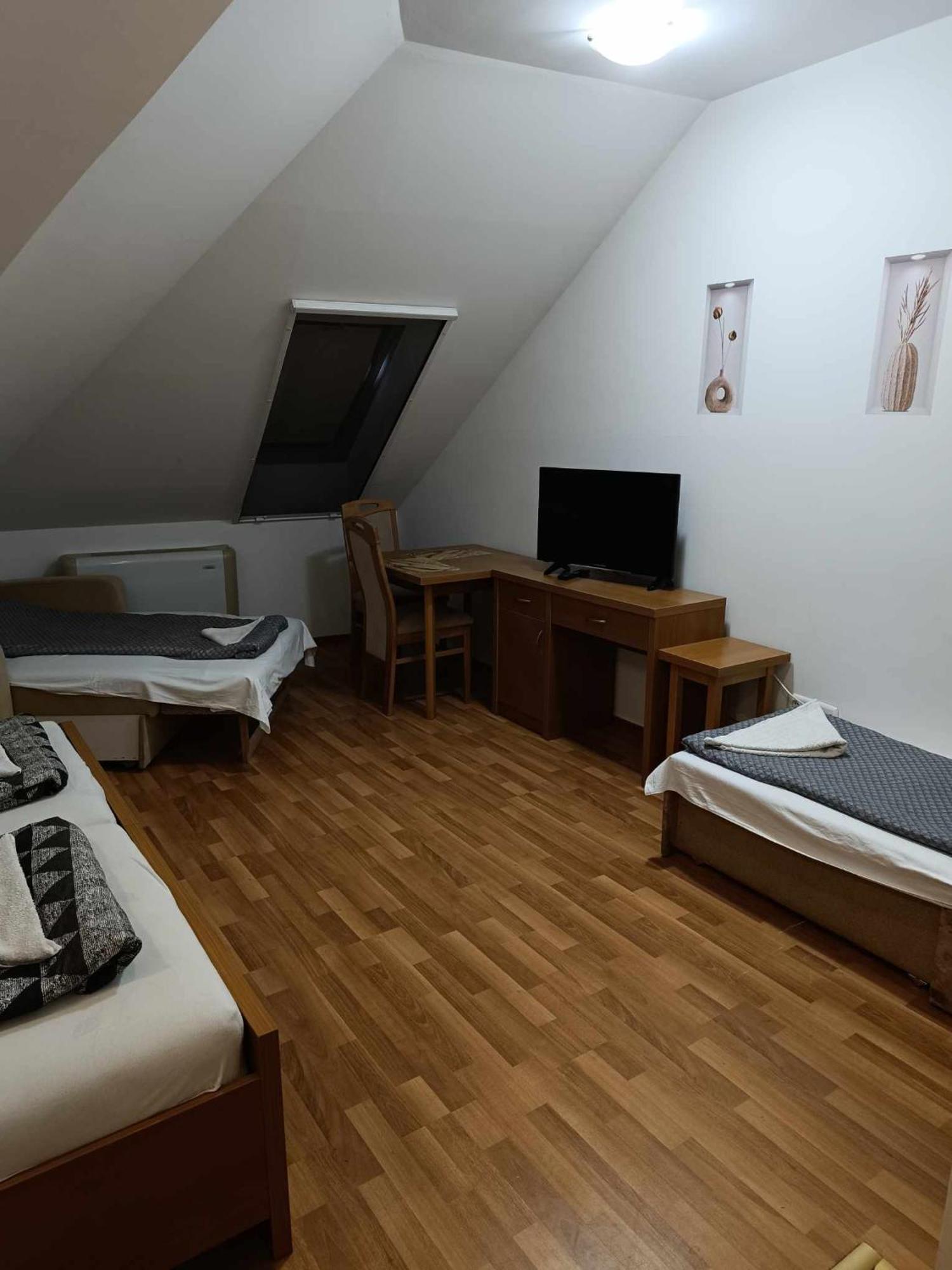 Oázis Wellness Apartman Hajdúszoboszló Habitación foto