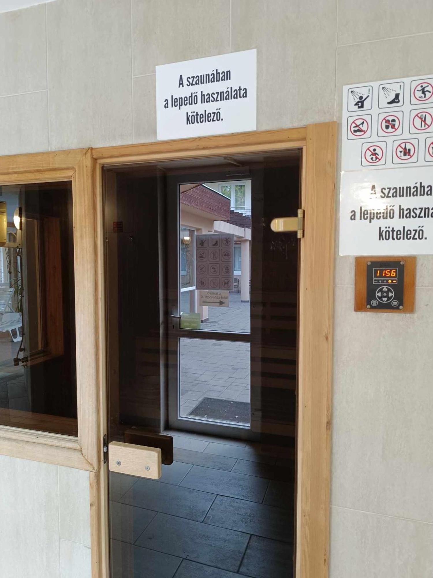 Oázis Wellness Apartman Hajdúszoboszló Exterior foto