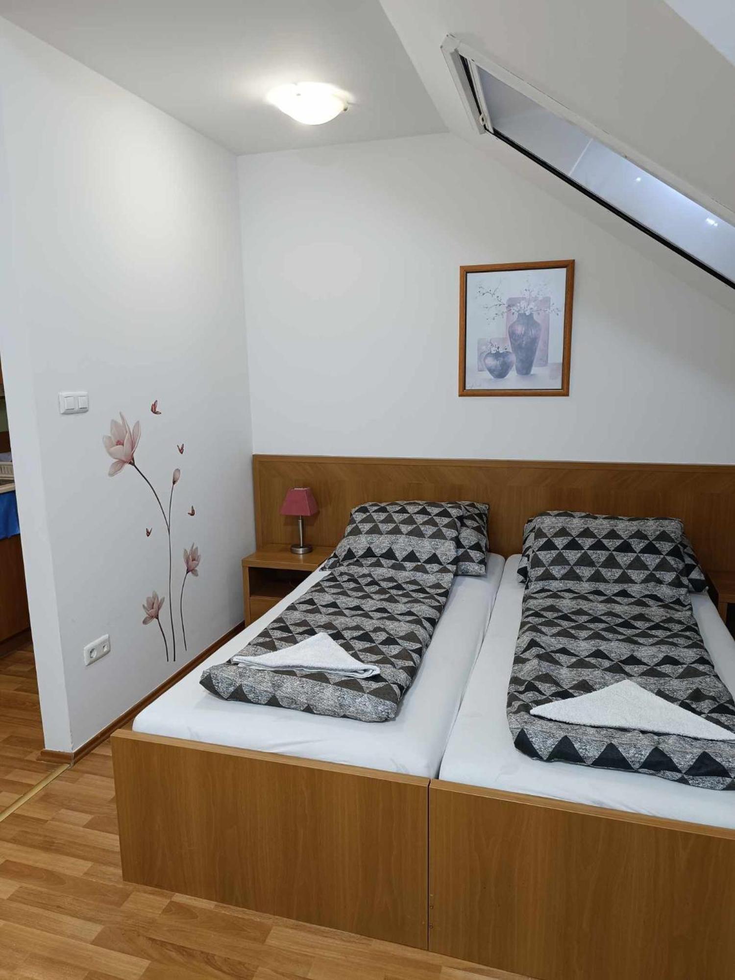 Oázis Wellness Apartman Hajdúszoboszló Habitación foto